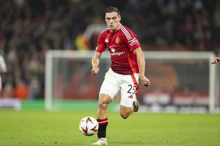 曼聯同意烏加特轉會，加拉塔薩雷考慮租借加強制買斷方案