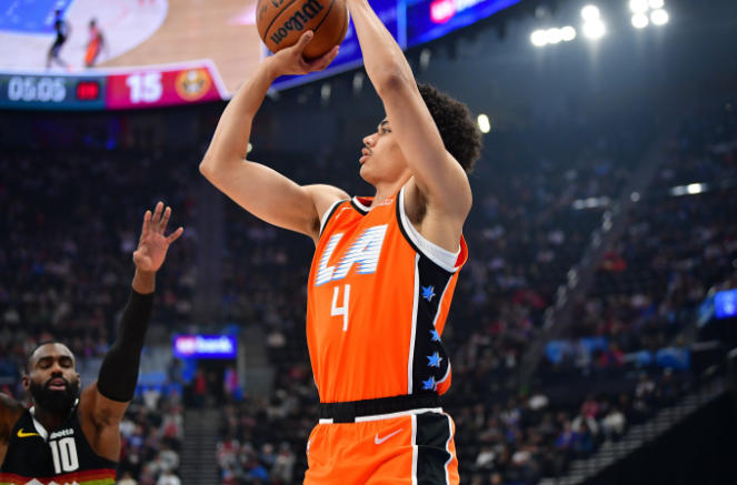 NBA勇士險勝快船 科比·桑德斯爆砍生涯新高20分成奇兵