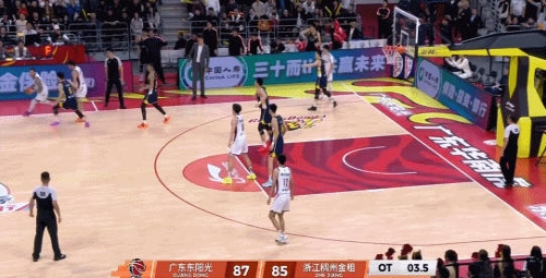 約克加時三分絕殺引爭議：邊線踩線疑雲與科比2010經典瞬間相似