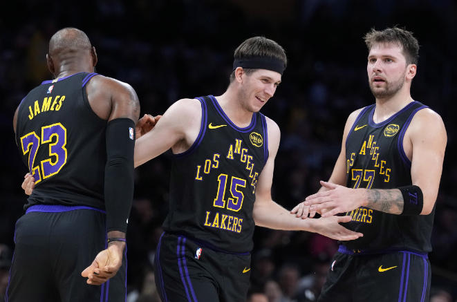 1767952291733983.jpg 湖人三巨頭同步進化 雷迪克自信掌控詹姆斯、里夫斯與東契奇合作策略