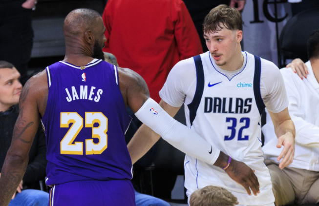 弗拉格20歲前第5次25+5+5，獨行俠惜敗爵士引爆熱議