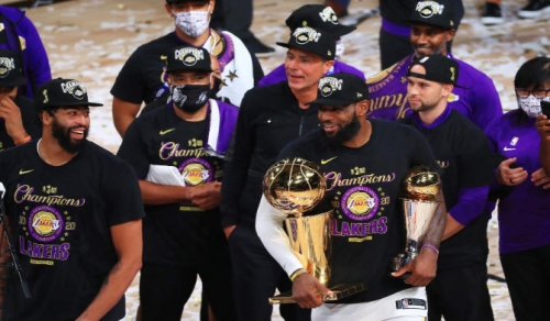 史帝芬·A·史密斯聲援勒布朗·詹姆斯：湖人品牌因他重生，2026年爭議再解讀