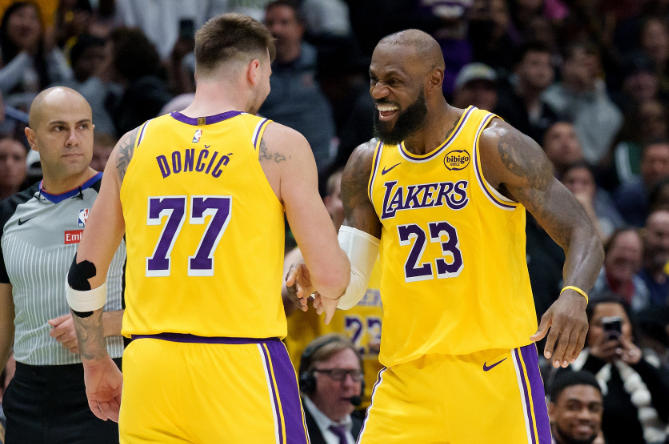 湖人專機轉場起飛赴芝加哥 明早九點激戰公牛