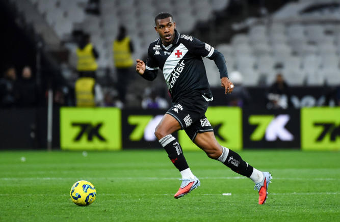 伯恩茅斯冬窗重磅引援：19歲前鋒拉揚與24歲門將曼達斯今日體檢