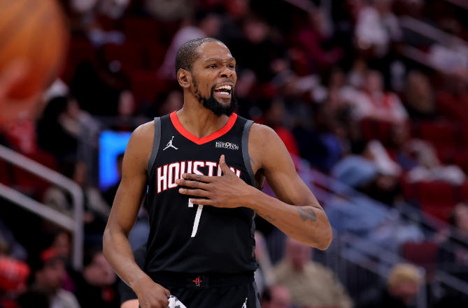 【半場戰報】杜蘭特全能表現領軍火箭半場62:54領先馬刺 NBA常規賽火熱對決