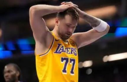 湖人客場騎士：詹姆斯父子重返克里夫蘭，盧卡獨撐攻防仍難阻球隊崩盤