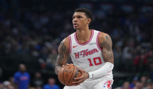 火箭半場領先馬刺史密斯大放異彩成焦點